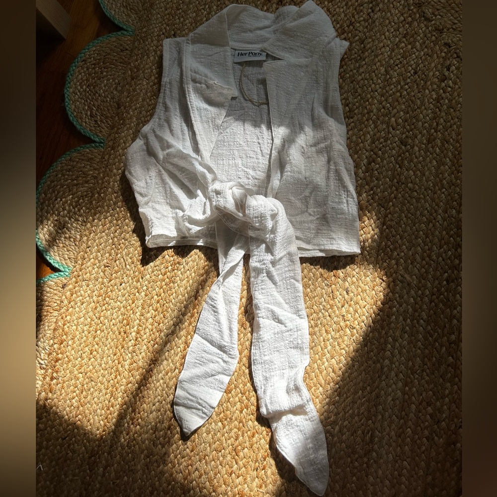 Tie front crop top with collar
